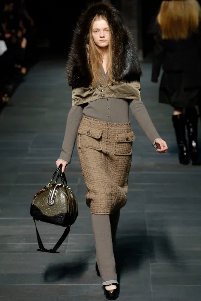Look 15